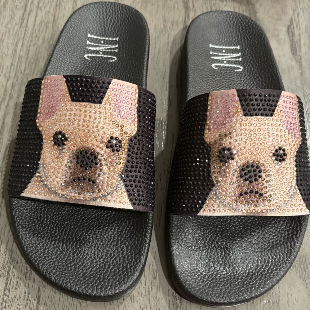 * NWOT INC International Concepts Peymin French bulldog rhinestone slides size 5
